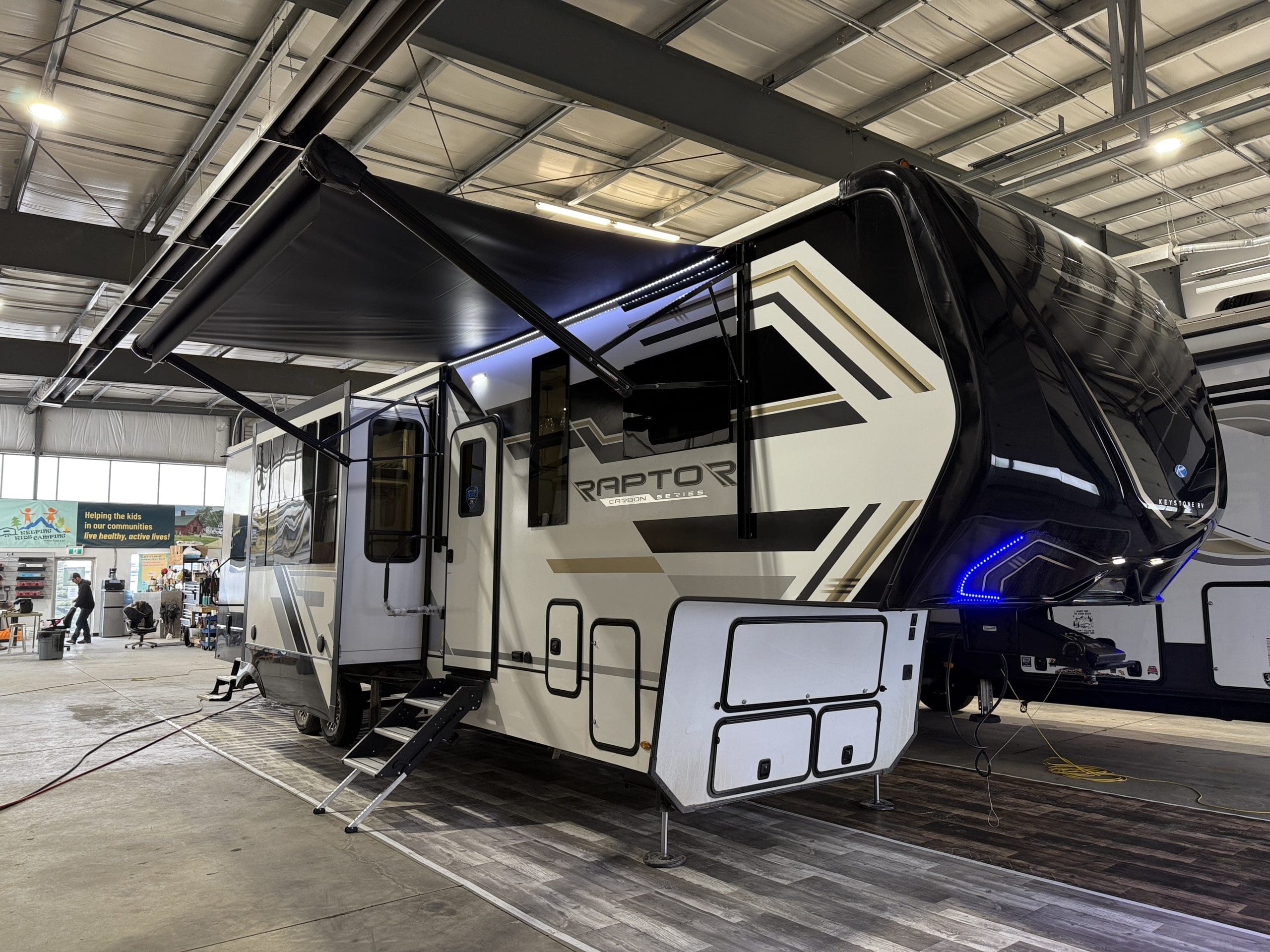 2025 Raptor 358 CARBON Series by Keystone | Arrkann RV - RVC Navigator