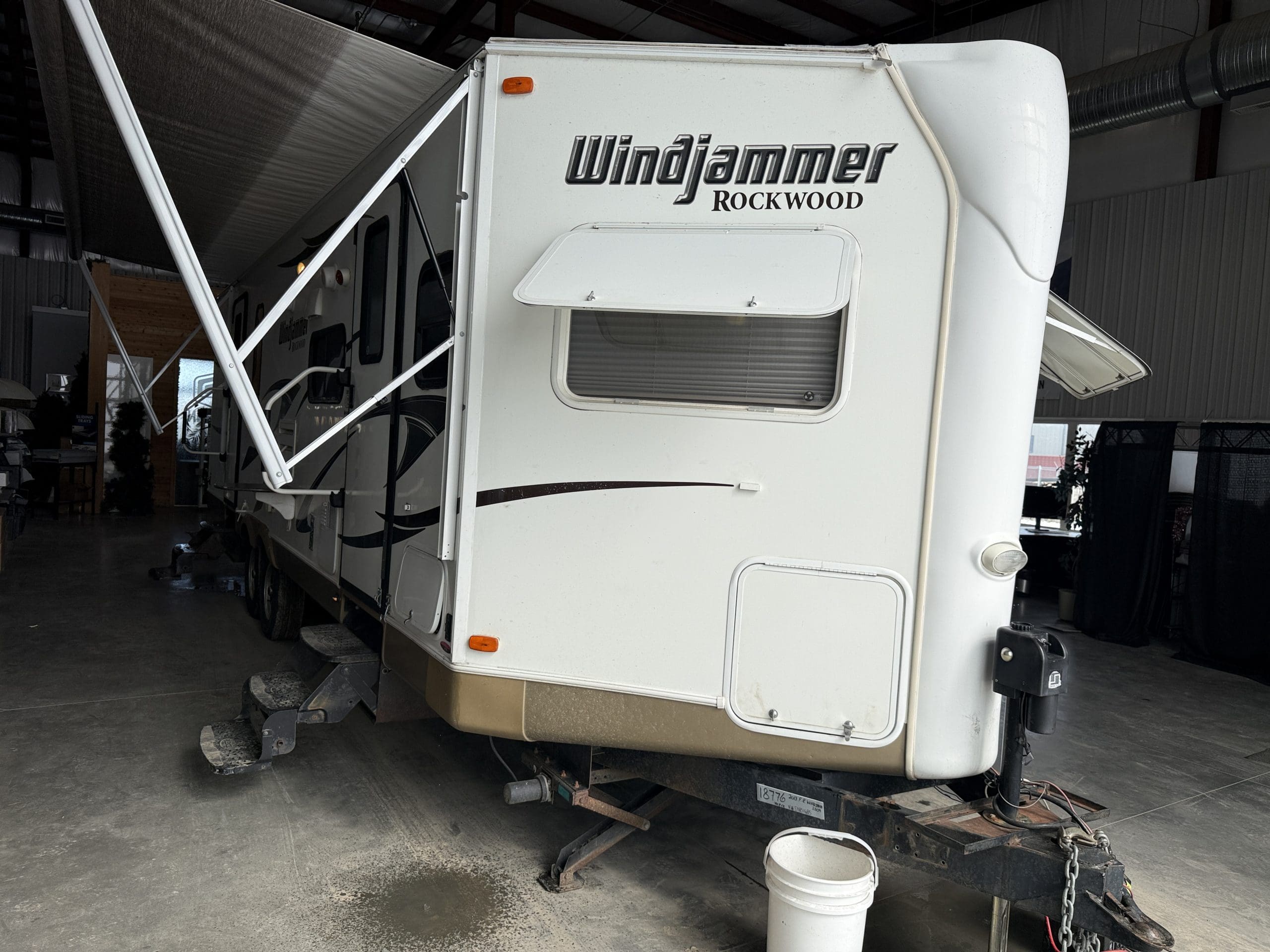 2013 WINDJAMMER 2809W by Forest River | Arrkann RV Calgary - RVC Navigator